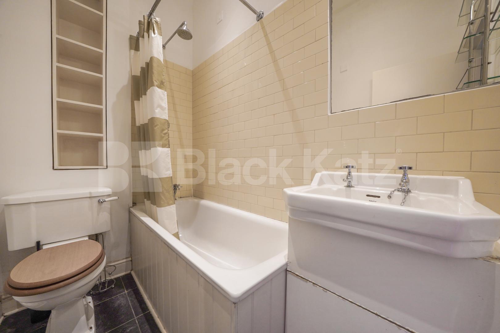 Located in one of WC1X prime garden squares close to Bloomsbury Granville Square, Kings Cross / Clerkenwell 